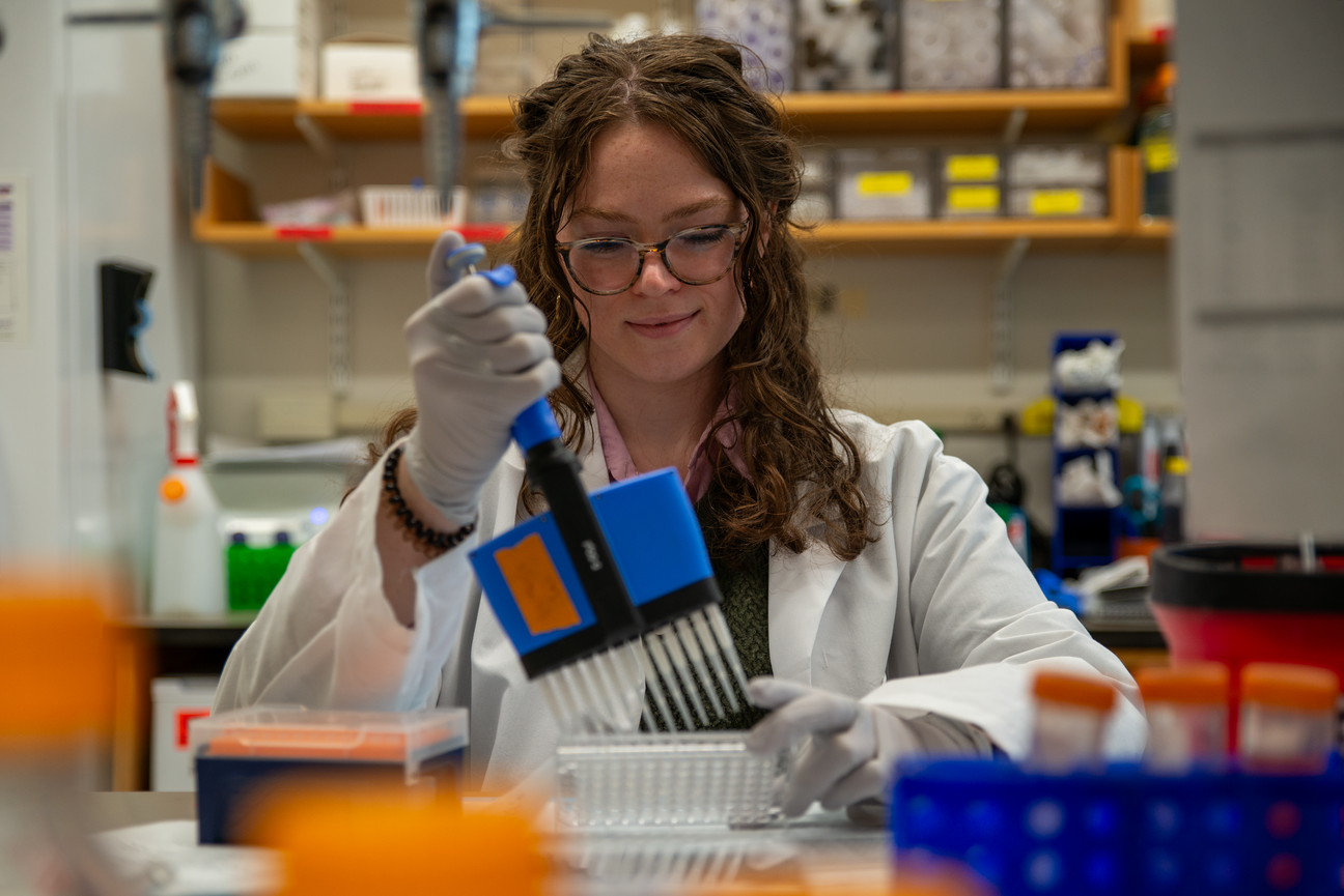 Sloat in lab gear, pipetting