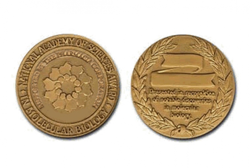 Back and front of the medal